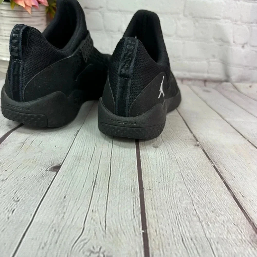 nike jordan trainer essentials black with silver logo and metallic fleck
